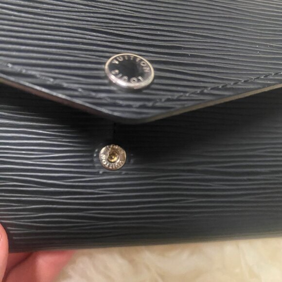 LOUIS VUITTON Epi Portefeuille Sarah Wallet in Black - Picture 10 of 17